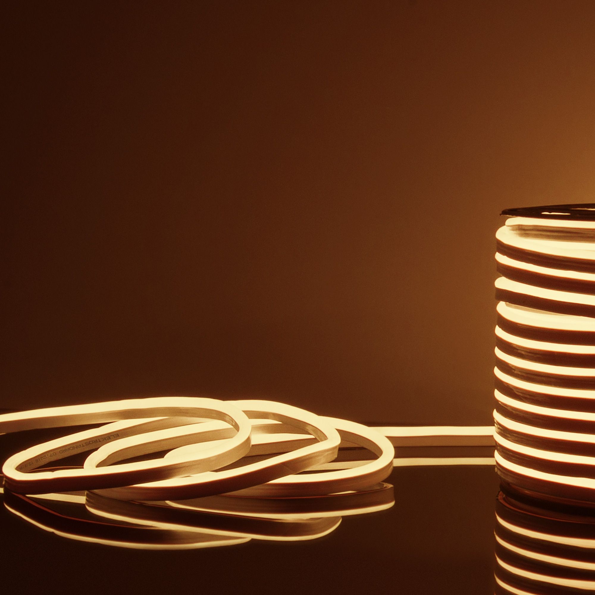 Уличный светильник Elektrostandard Гибкий неон 220V 9,6W 120Led 2835 IP67 односторонний теплый белый, 50 м