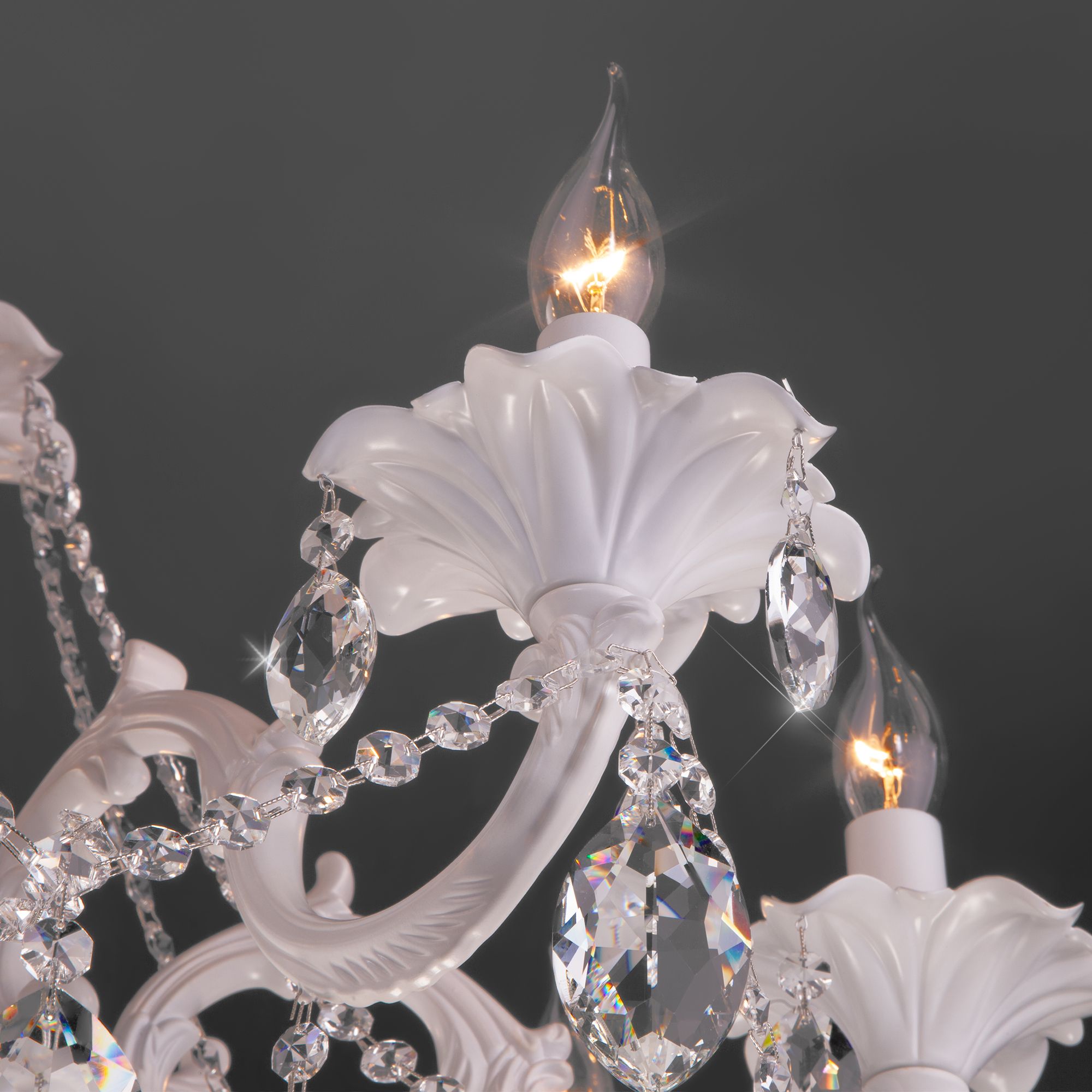 Люстра подвесная Eurosvet 10108/8 белый/прозрачный хрусталь Strotskis