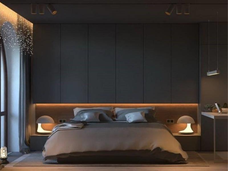 В интерьере спальни, кроме основного головного освещения, выделена прикроватная зона с успокаивающим теплым светом