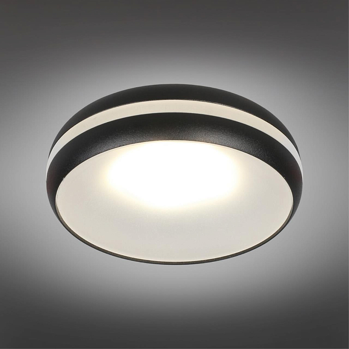 Светильник встраиваемый Omnilux OML-102819-01